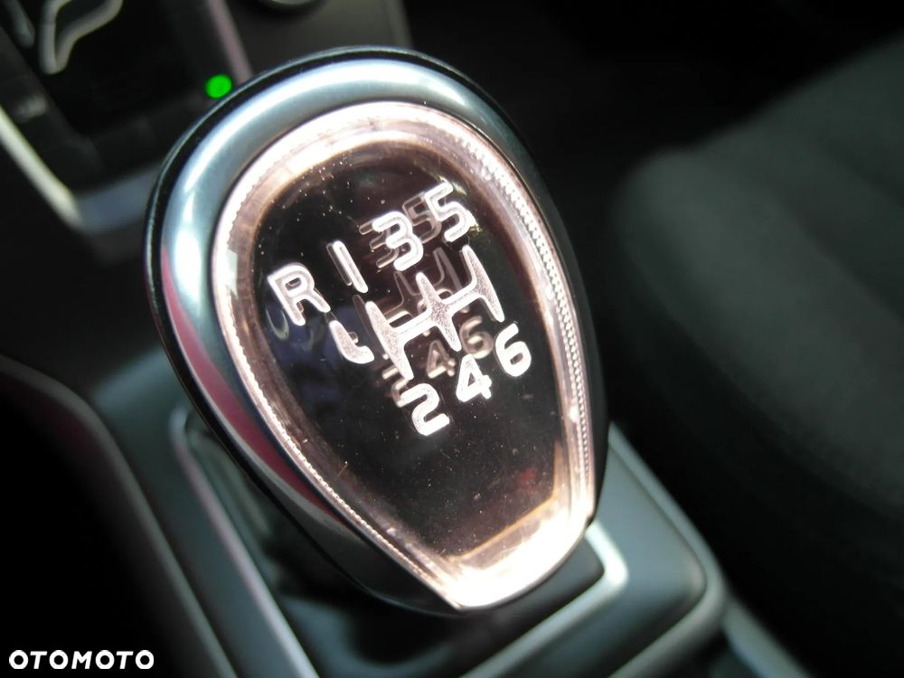 Volvo V40 D2 Kinetic - 28