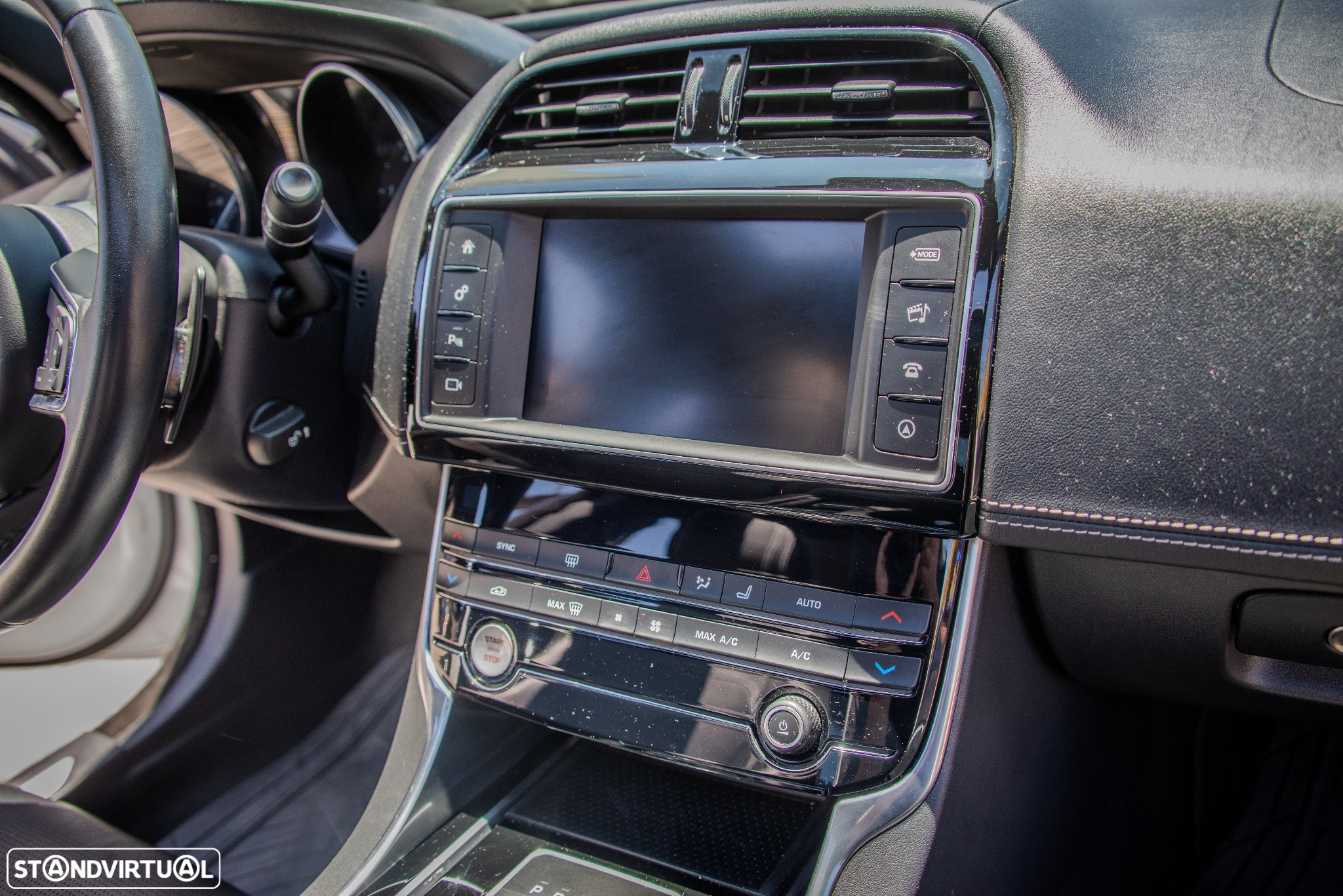 Jaguar XE 2.0 D R-Sport AWD Aut. - 38