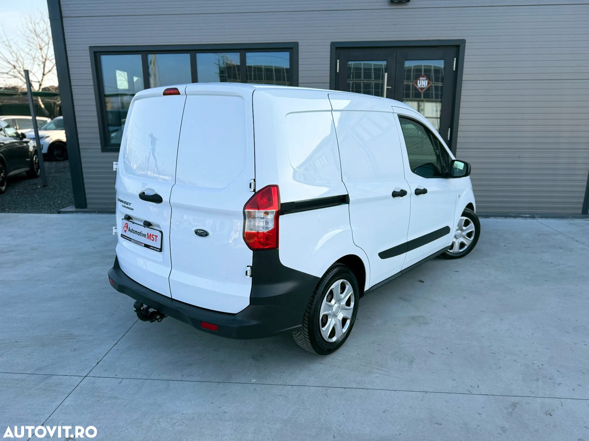Ford Transit Courier - 4