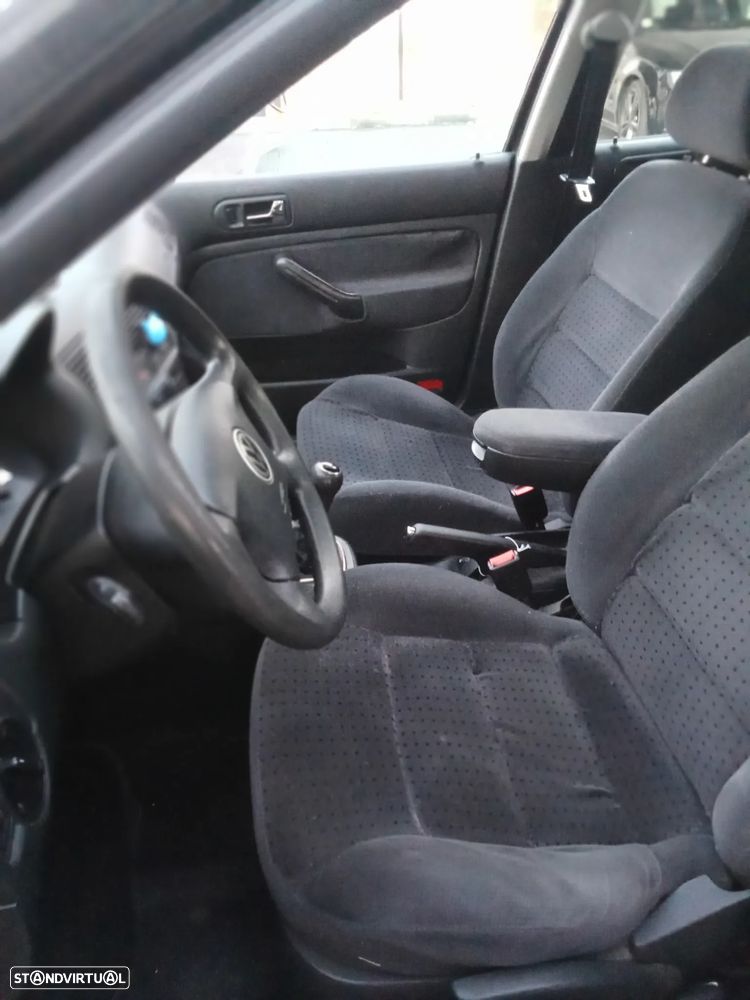 VW Golf 1.4i 25 Anos - 10
