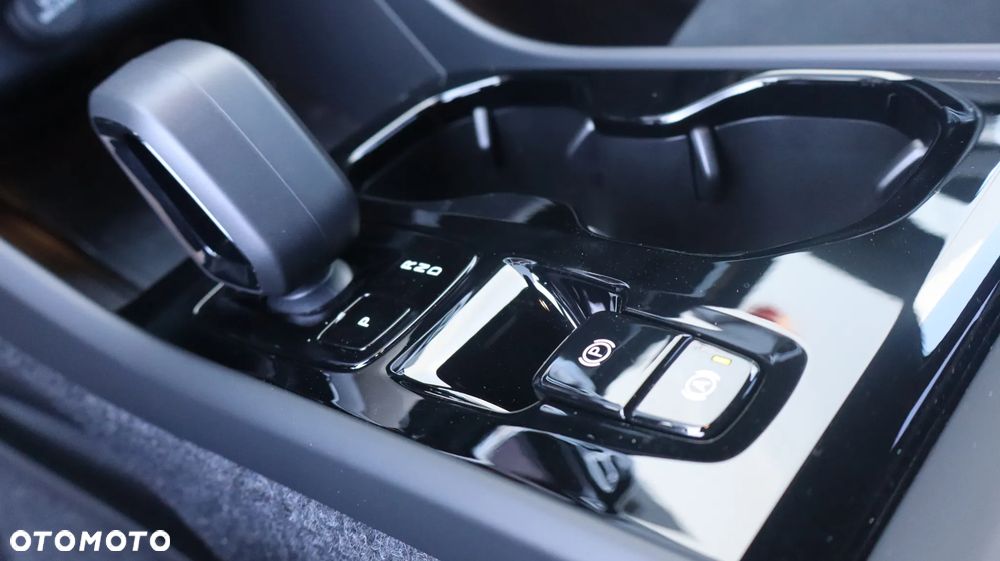 Volvo XC 40 B4 Plus Black Edition - 15