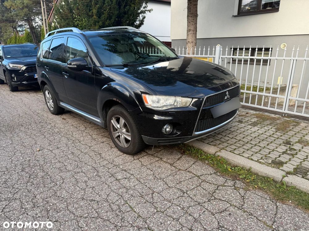 Mitsubishi Outlander - 2
