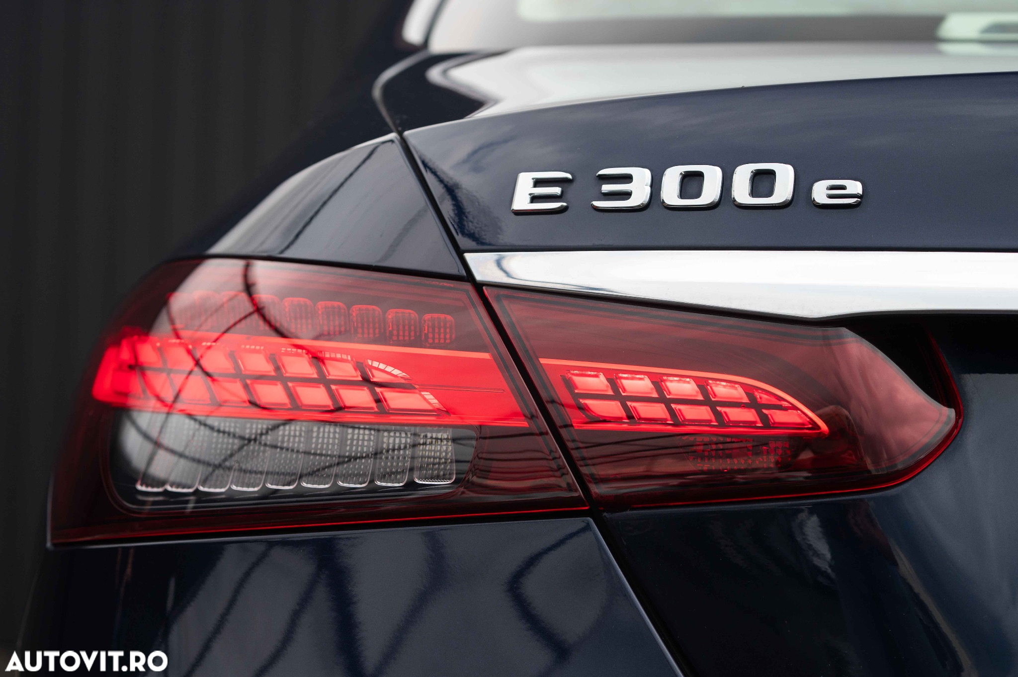 Mercedes-Benz E 300e 4Matic 9G-TRONIC Edition AVANTGARDE - 12