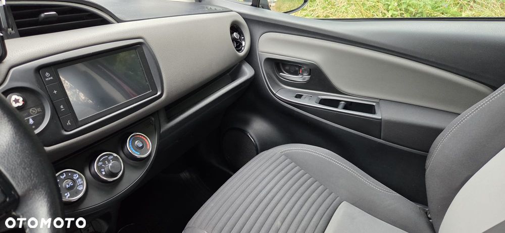 Toyota Yaris 1.5 Premium CVT - 12
