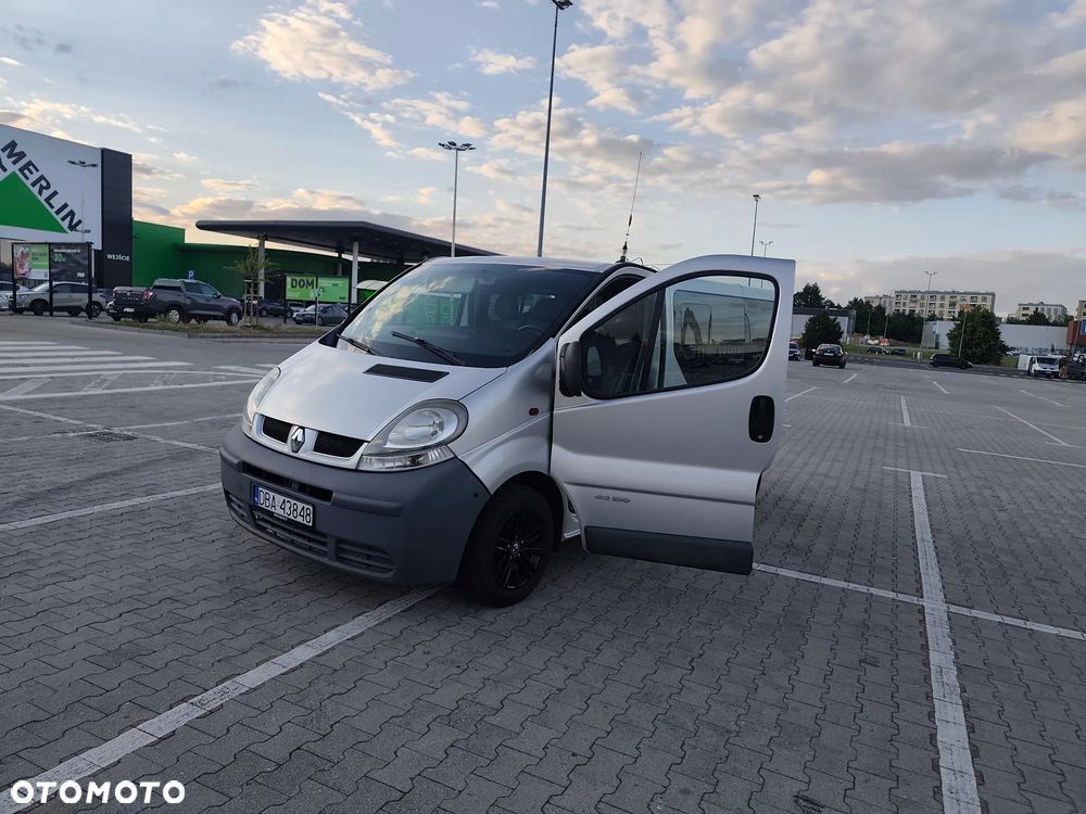 Renault Trafic Passenger - 16