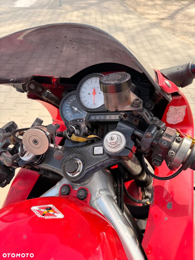 Honda VTR - 38