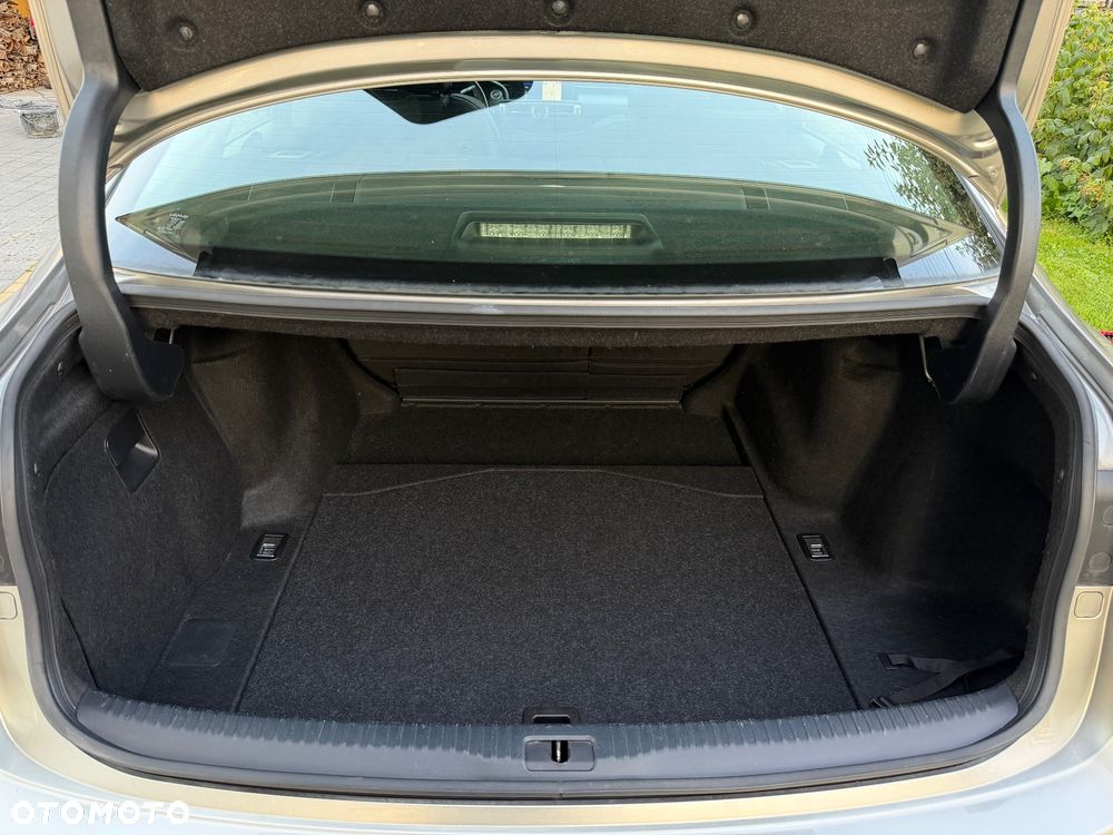 Lexus IS 300h Prestige - 20