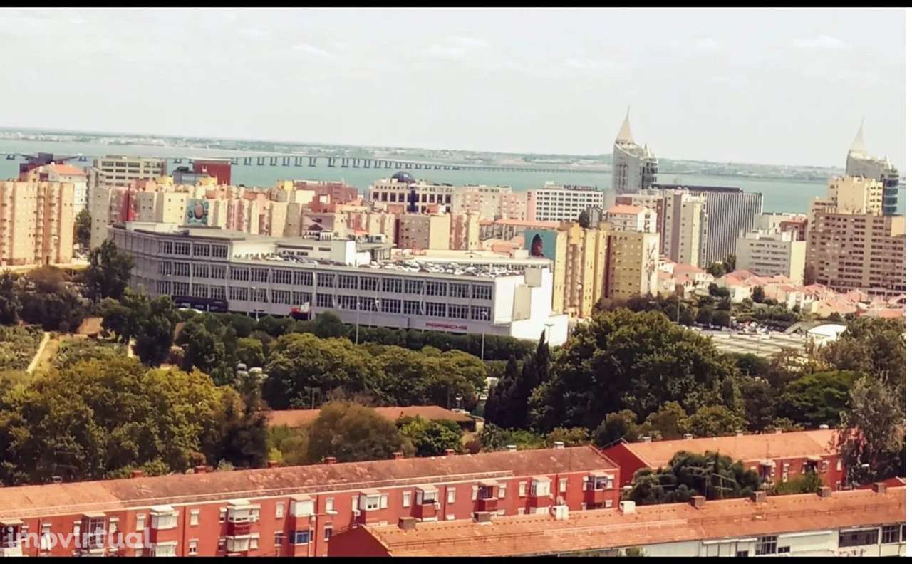 Oportunidade T1 nos Olivais com vista rio _Ideal para Investimento ou - Grande imagem: 2/9