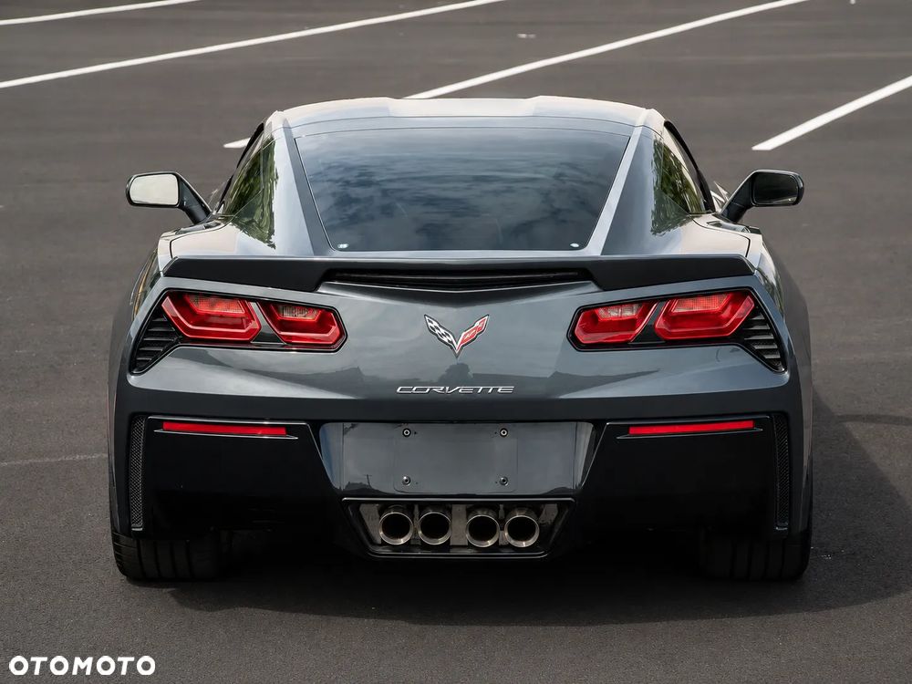 Chevrolet Corvette - 17