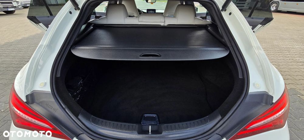 Mercedes-Benz CLA 200 7G-DCT Urban - 14