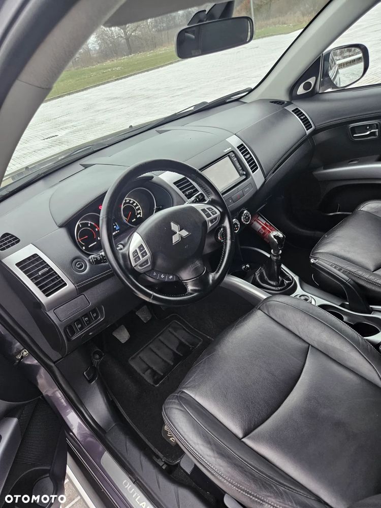 Mitsubishi Outlander - 9