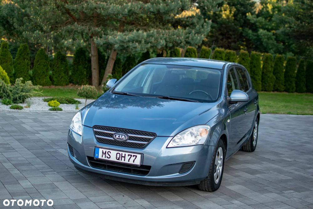 Kia Ceed - 11
