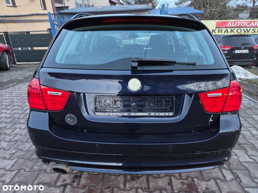 BMW Seria 3 320i - 4