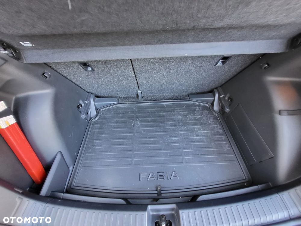 Skoda Fabia 1.0 TSI Ambition DSG - 25