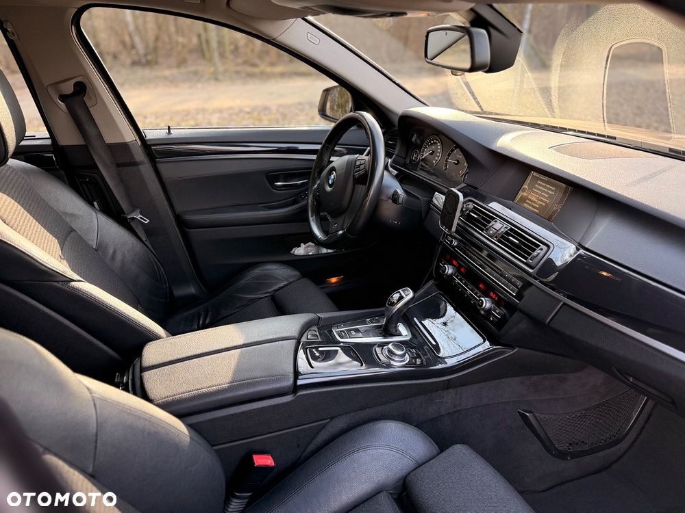 BMW Seria 5 520d xDrive - 33