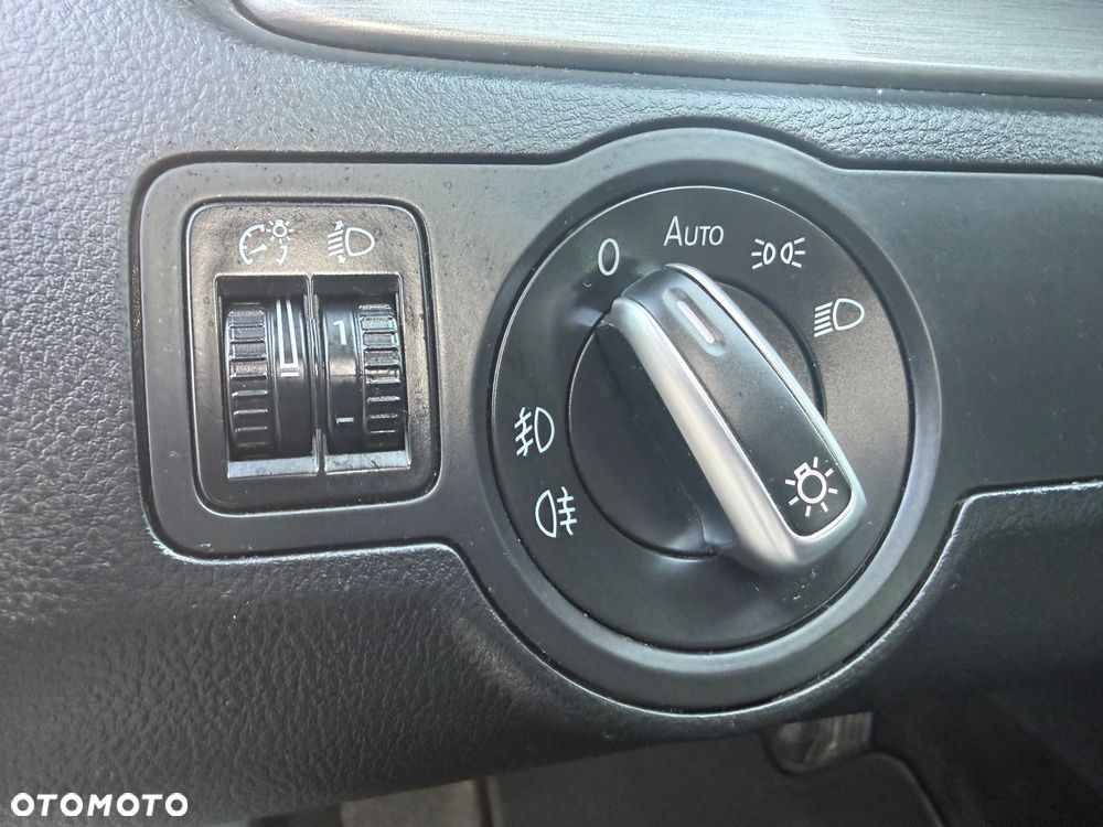 Volkswagen Passat - 28