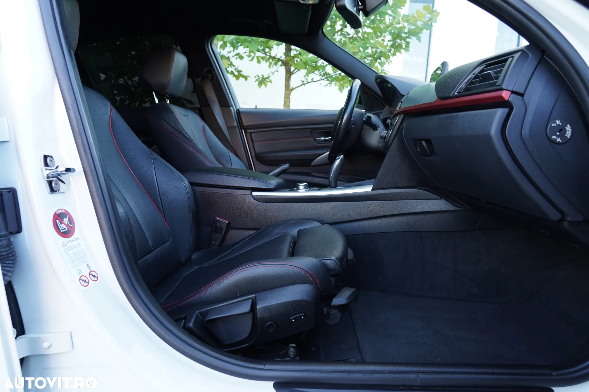 BMW Seria 3 320d Aut. Sport Line - 14