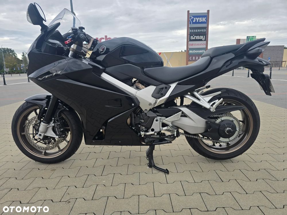 Honda VFR - 3