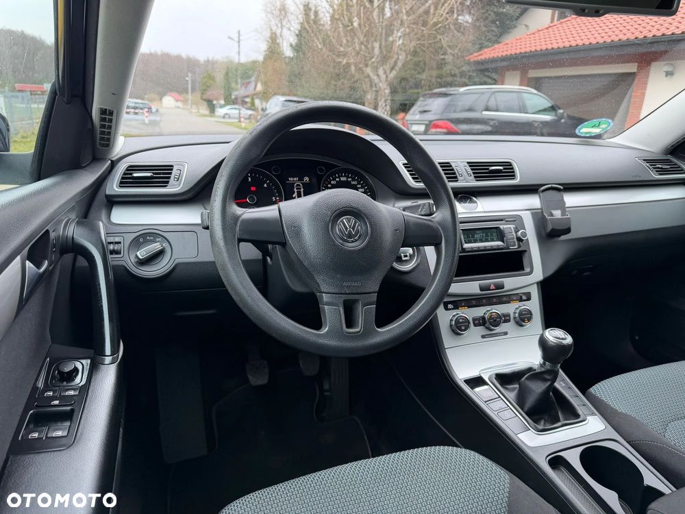 Volkswagen Passat - 18