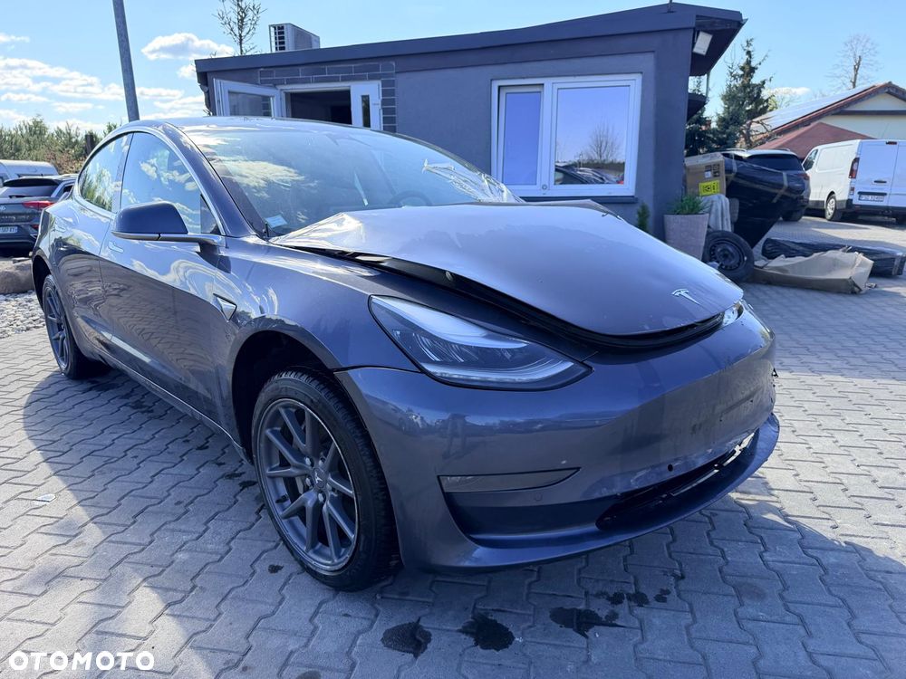 Tesla Model 3 Langstreckenbatterie Allradantrieb Dual Motor - 9