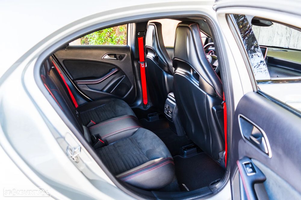 Mercedes-Benz A 45 AMG 4Matic Speedshift 7G-DCT - 12