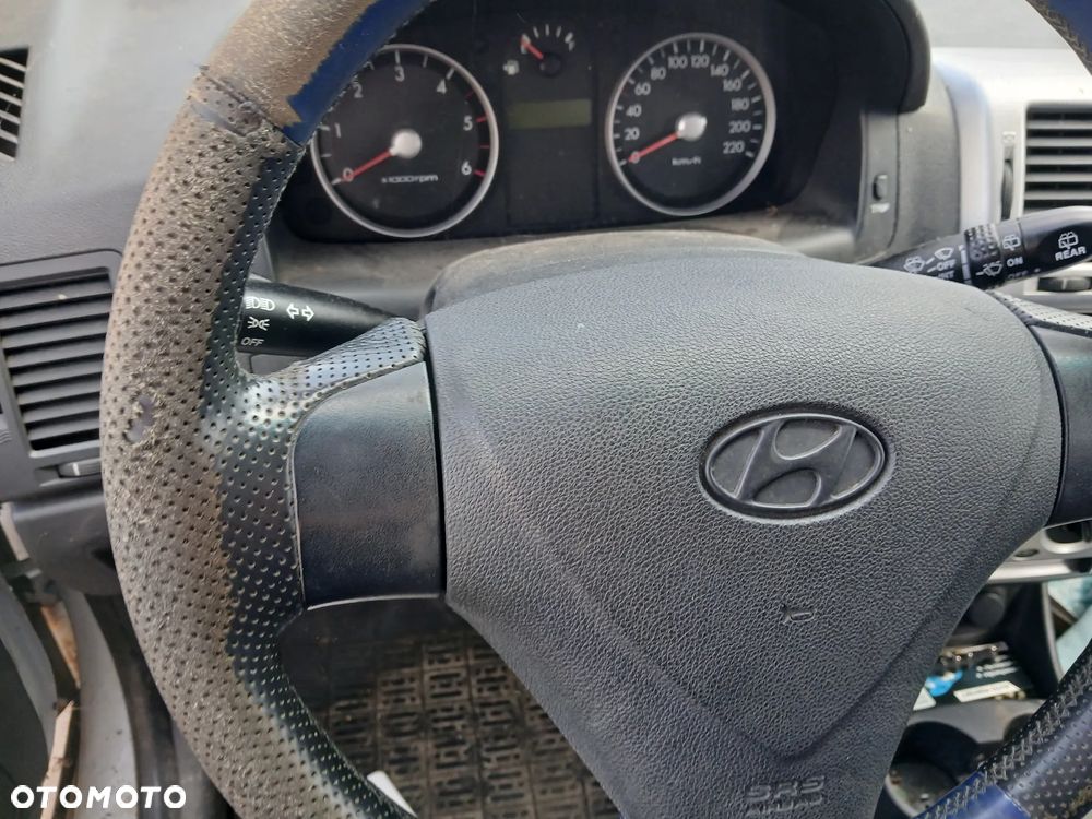 hyundai getz 5S fotel fotele kanapa deska kokpit podsufitka boczek boczki klamka podłokietnik licznik - 4