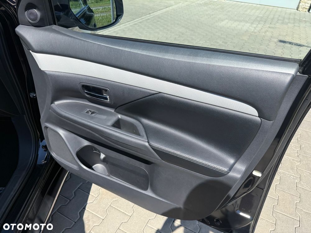 Mitsubishi Outlander 2.0 4WD Plus - 18