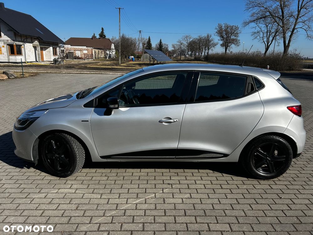 Renault Clio 1.2 16V 75 Limited - 11