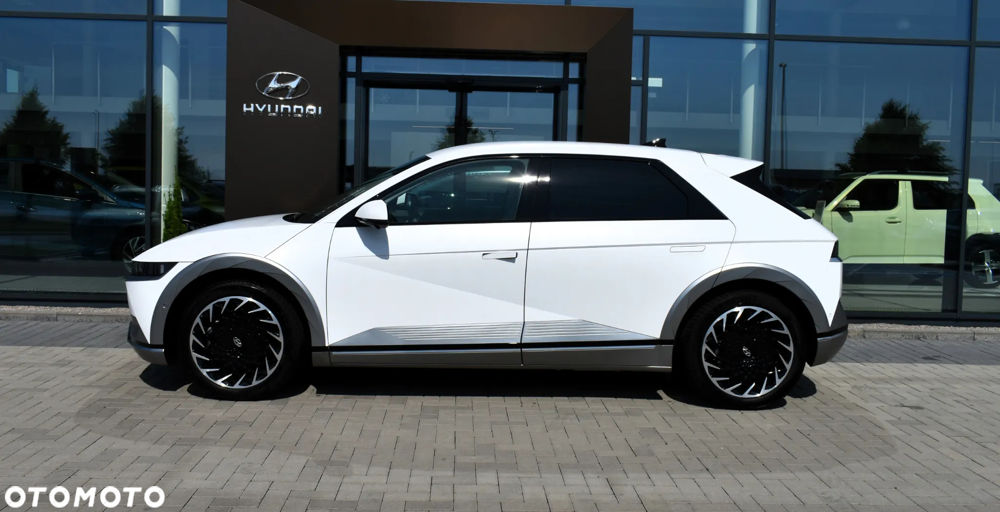 Hyundai IONIQ - 3