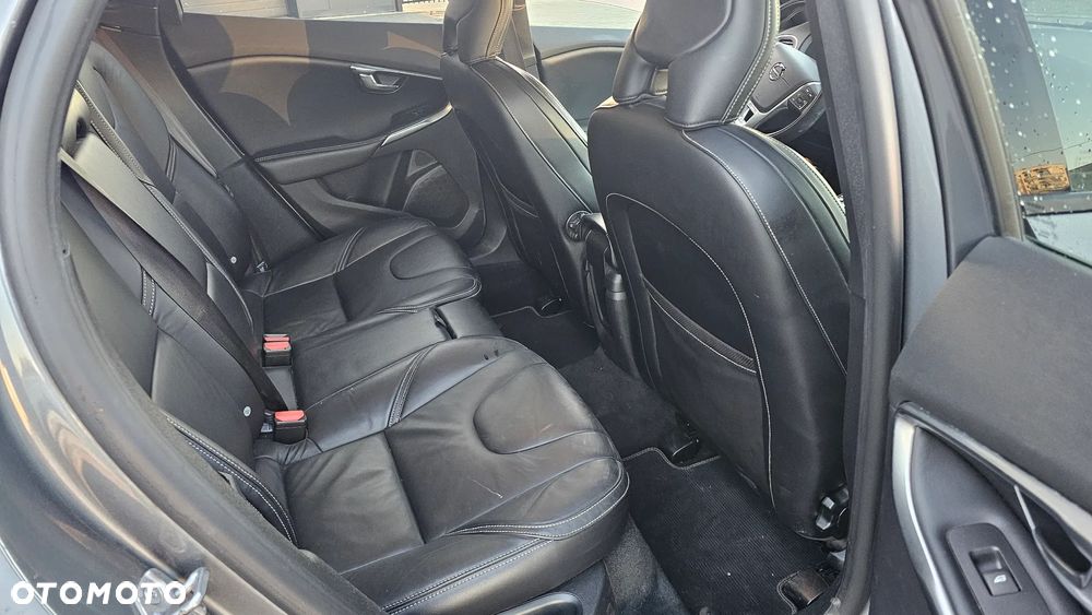 Volvo V40 D2 Drive-E R-Design Momentum - 37