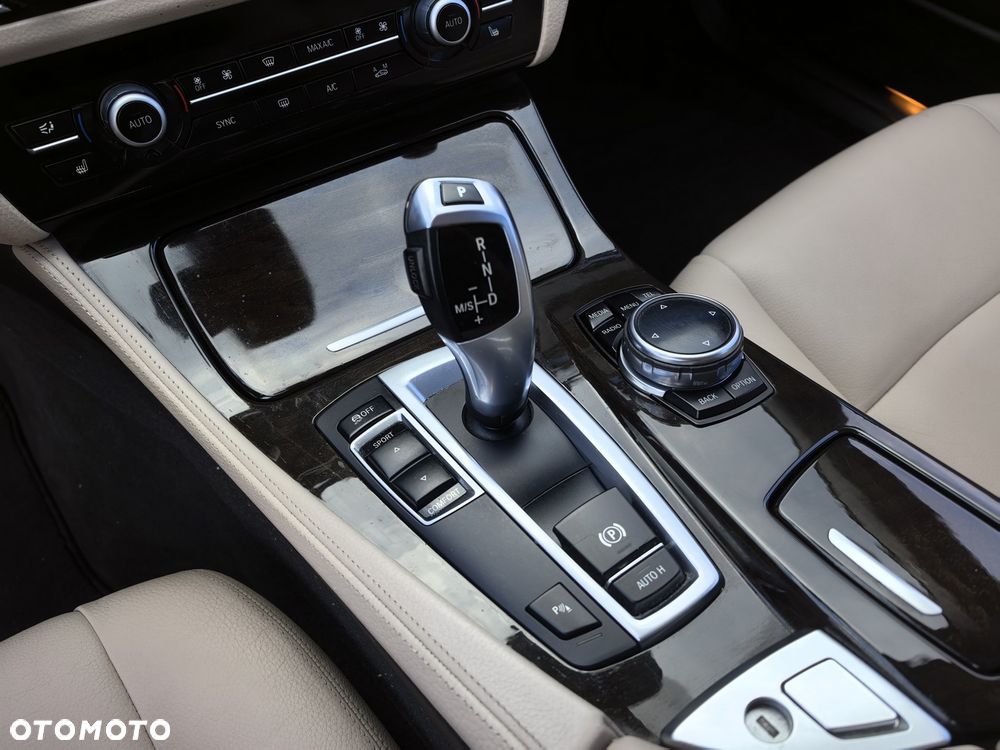 BMW Seria 5 520d Luxury Line - 17