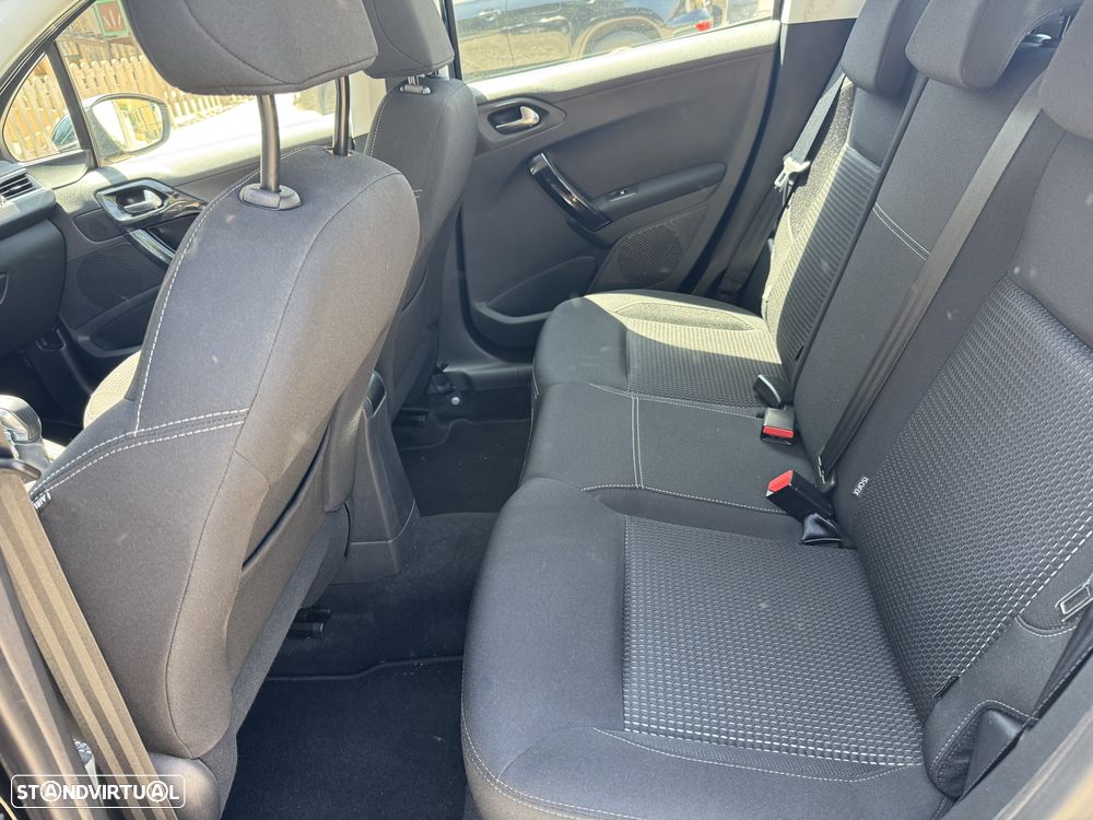 Peugeot 208 1.6 BlueHDi Allure - 6