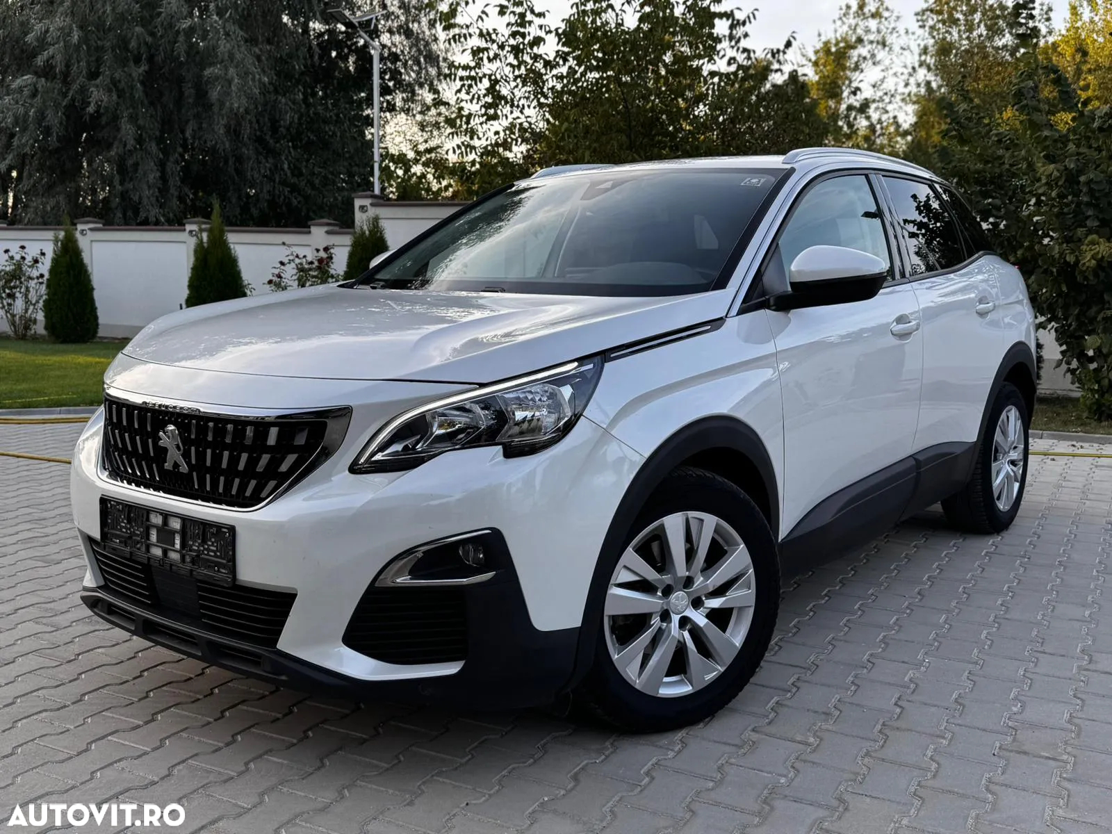 Peugeot 3008 1.2 PureTech Turbo S&S EAT8 Allure - 4