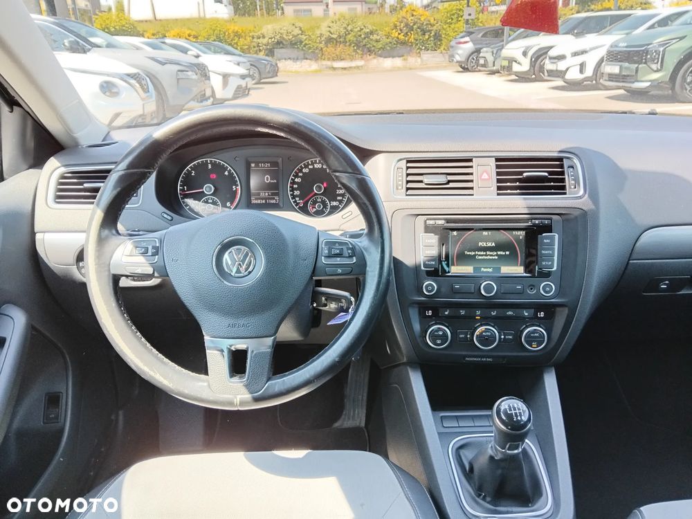 Volkswagen Jetta 2.0 TDI Highline - 7