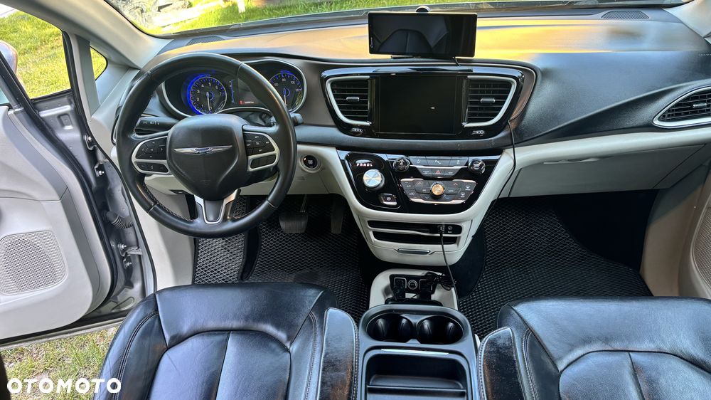 Chrysler Pacifica - 21