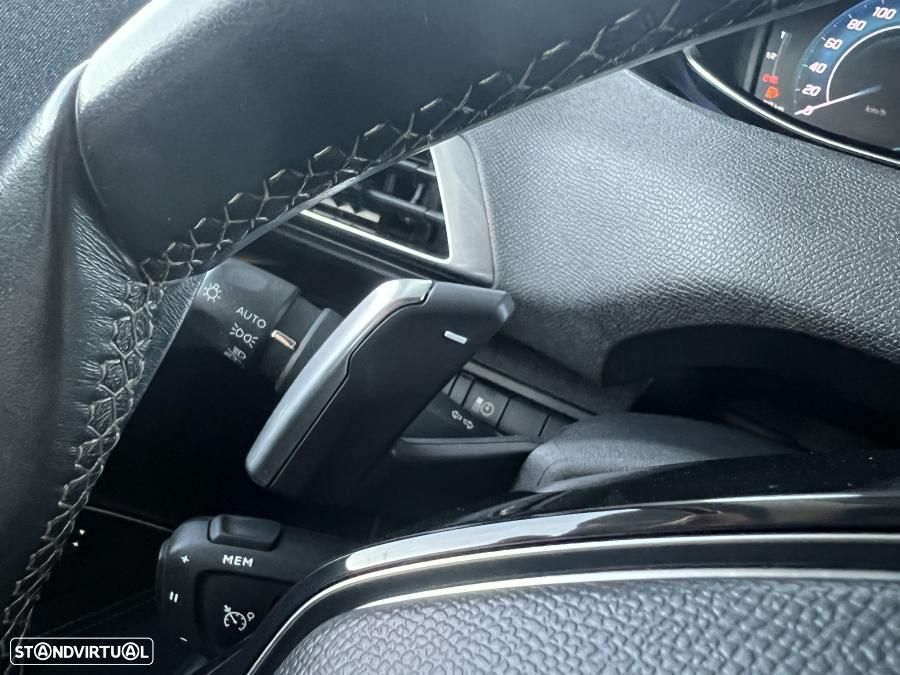Peugeot 3008 1.6 Hybrid4 Allure Pack e-EAT8 - 28