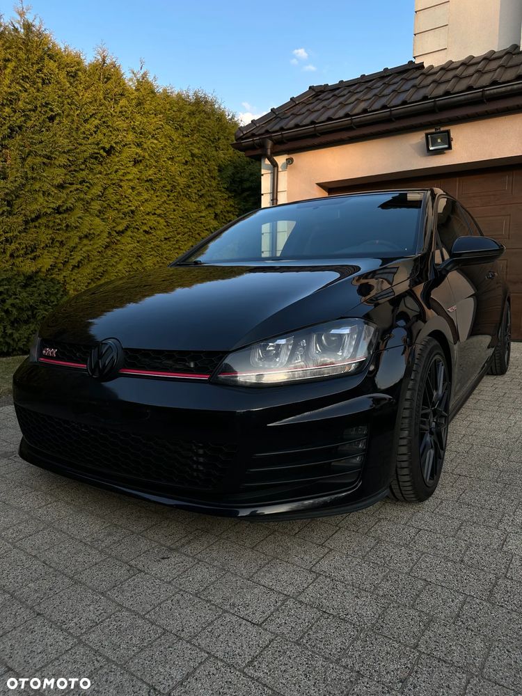 Volkswagen Golf 2.0 GTI - 1