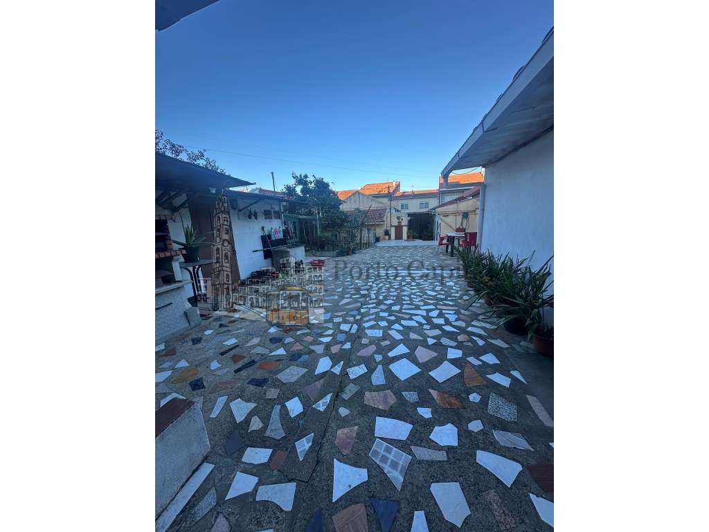 Conjunto de Casas Antigas para Reabilitar Investimento em Custóias,... - Grande imagem: 2/20