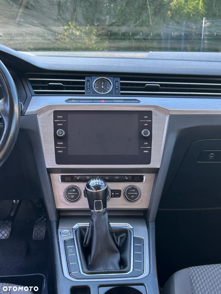 Volkswagen Passat 1.6 TDI BMT Comfortline - 3