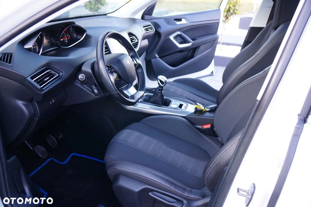 Peugeot 308 BlueHDi 130 Stop & Start Allure Business-Paket - 28