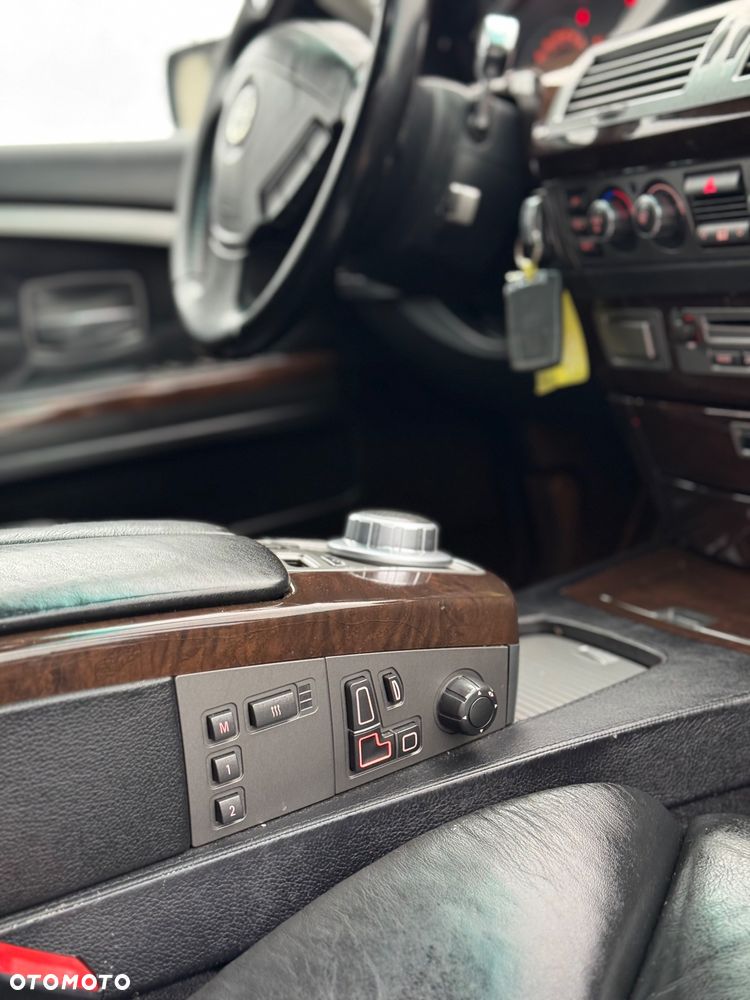 BMW Seria 7 750i L - 29