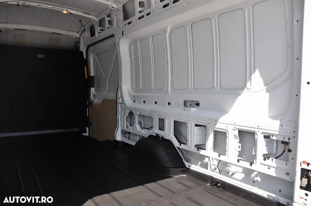 Ford Transit 350 2.0 EcoBlue 130 CP L4 RWD Base - 9