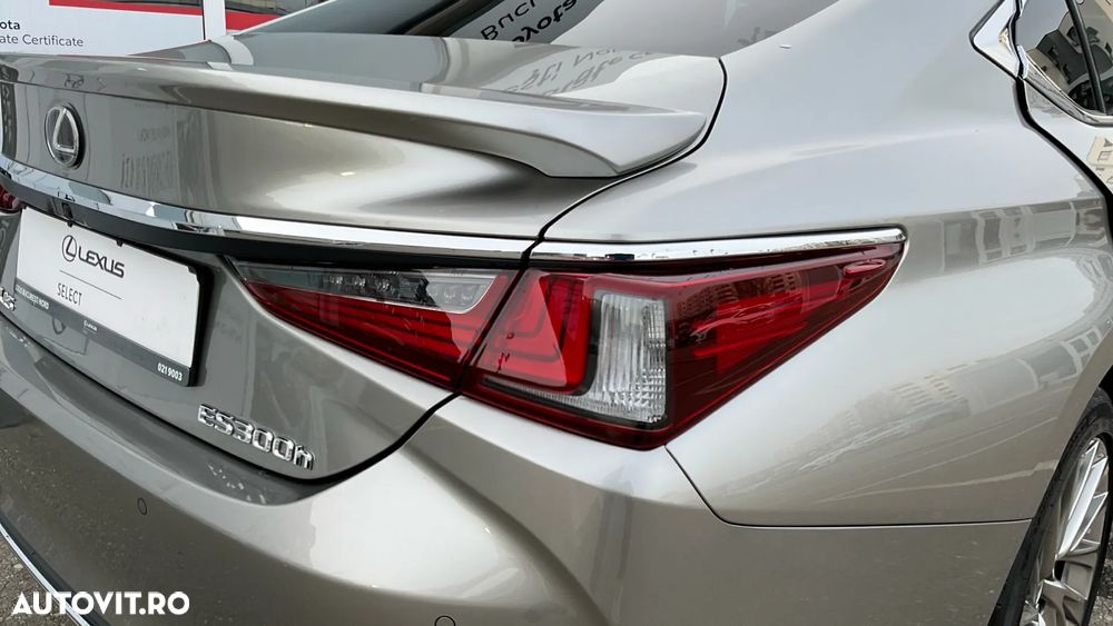 Lexus Seria ES 300h 2.5 TNGA HV 25H- 4X2 CVT Luxury - 10