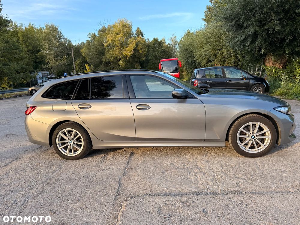 BMW Seria 3 318i - 4