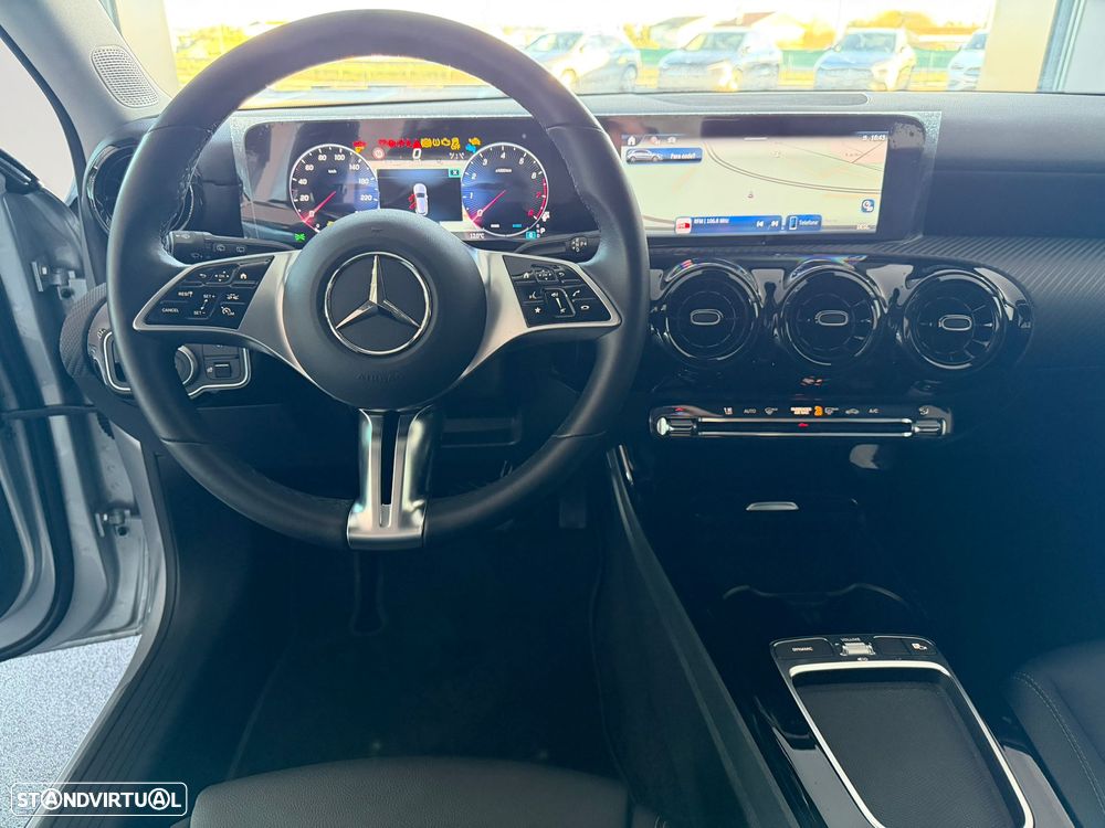 Mercedes-Benz A 200 Standard - 12