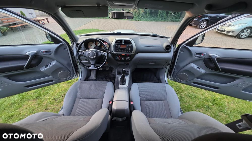 Toyota RAV4 4x4 Sol - 26