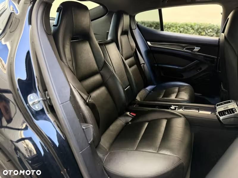 Porsche Panamera 4 PDK - 30