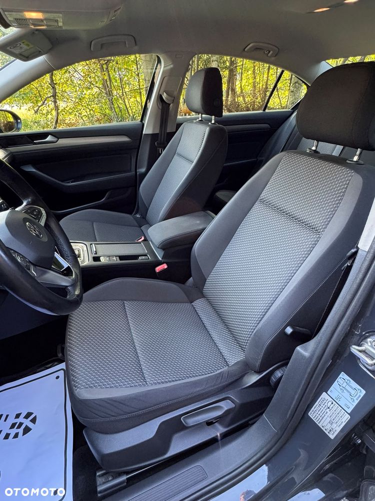 Volkswagen Passat - 16