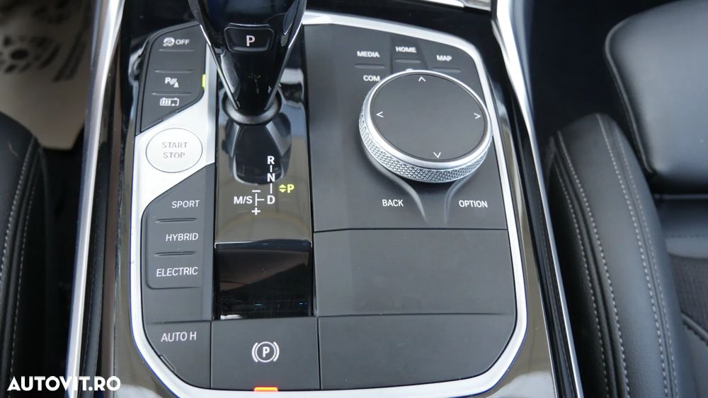 BMW Seria 3 330e Aut. Sport Line - 23