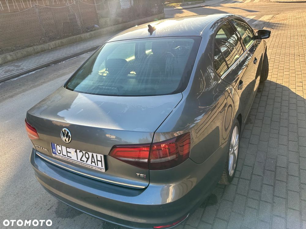 Volkswagen Jetta - 5